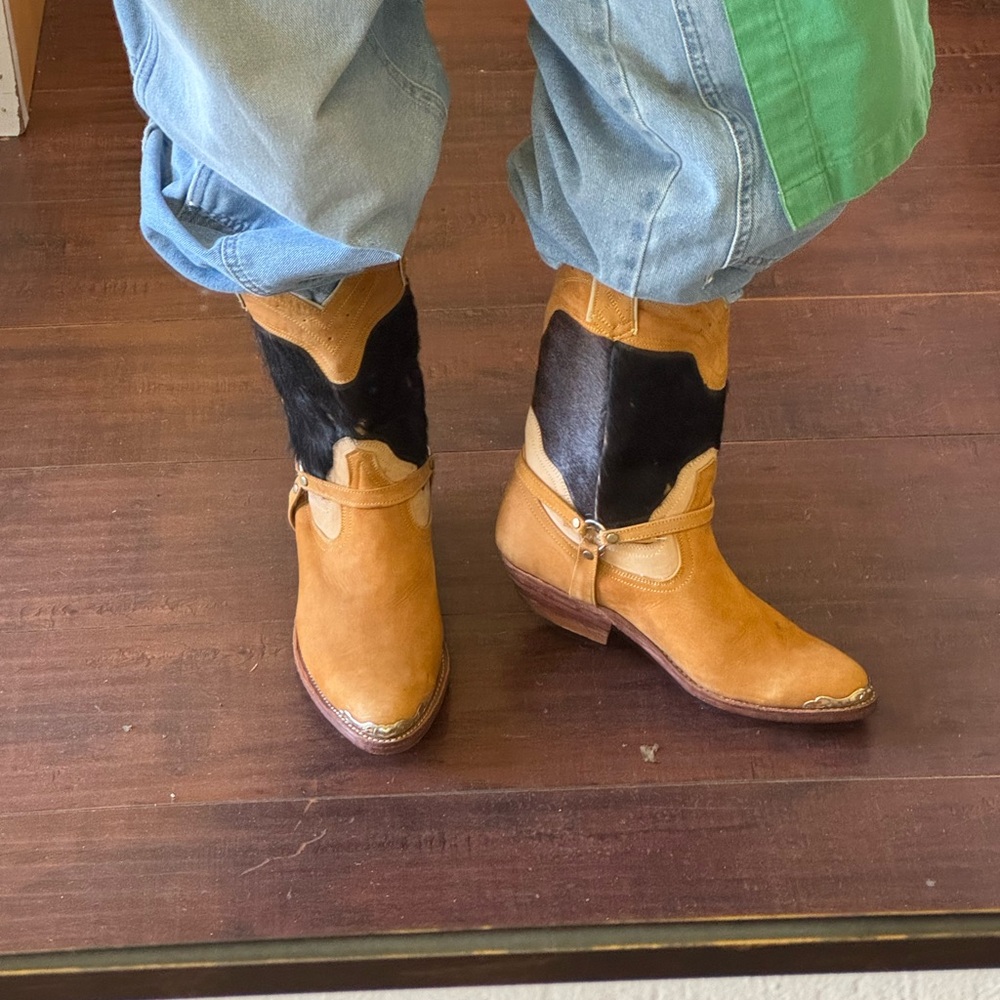 Vintage Cowboy Boots - Tan and Black